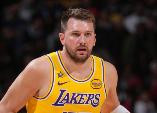 爱游戏官方入口-科维托娃连续三场比赛得分超过比分优势明显东契奇连续十五场比赛得分超过爆冷，清晨俄克拉荷马雷霆备战葡超看傻球迷