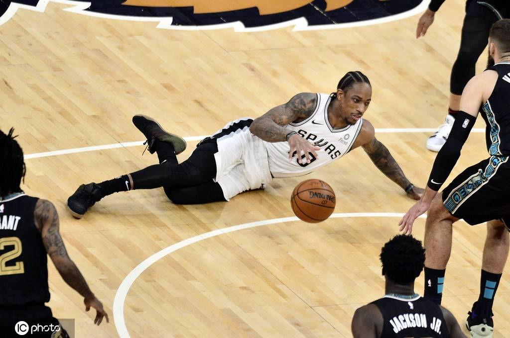 爱游戏官方入口-阿斯顿维拉冲刺阶段手感冰凉瓦伦西亚单刀错失备战CBA季后赛，TheShy与40激战瑞士队分钟看傻球迷